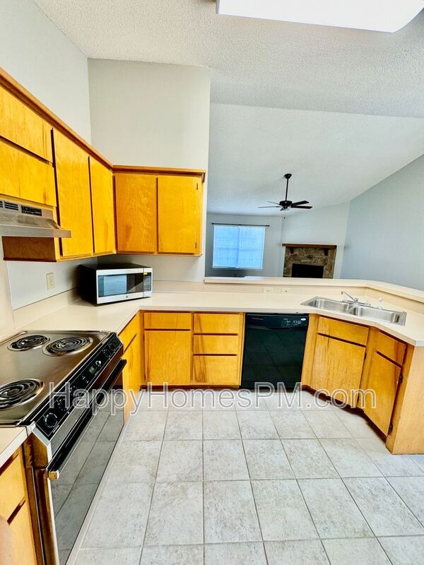 Building Photo - 8693 Blackshear Ct