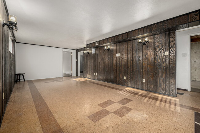 Building Photo - Great 3 Bed 3 Bath Hilltop Home for rent.