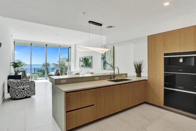 Building Photo - 900 N Ocean Blvd