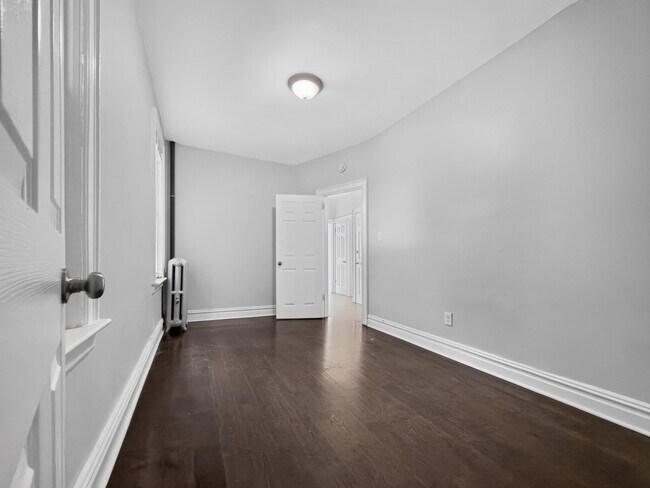 Building Photo - 86 W 45th St