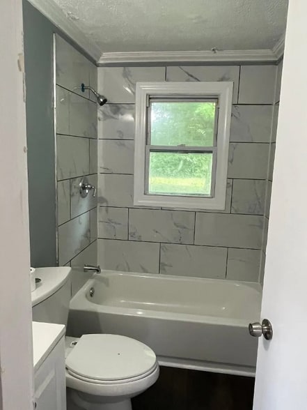 Building Photo - 4433 Lynnview Dr