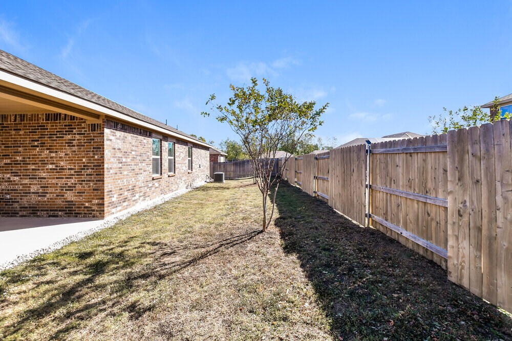 Building Photo - 526 Roaring Springs Dr