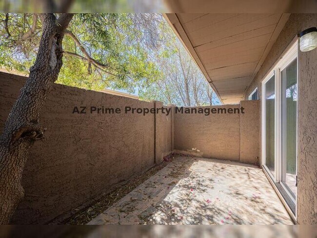 Building Photo - 925 W Peoria Ave