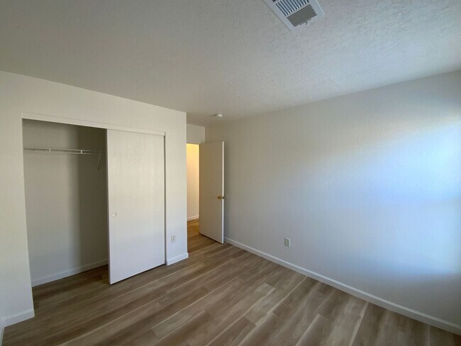 Building Photo - 4 Bedroom Single Story Home Available Near...