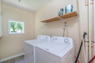 Building Photo - Contemporary, remodeled 920sqft., 3-bedroom, 1-bath single-family ranch with yard