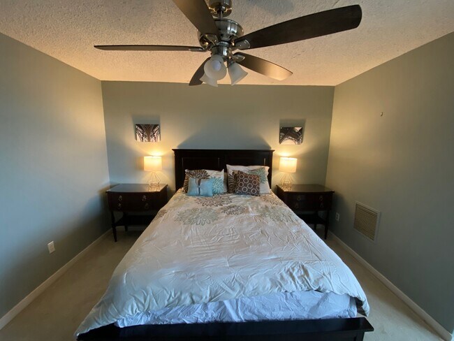 Building Photo - 422 Ocean Blvd N