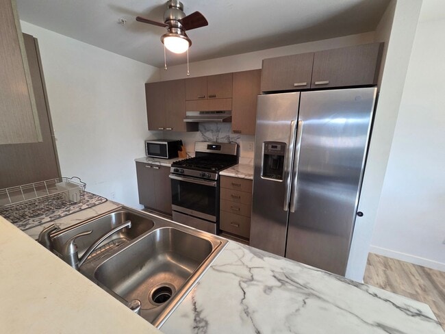 Building Photo - Unfurnished 3/2 Kamalani Condo