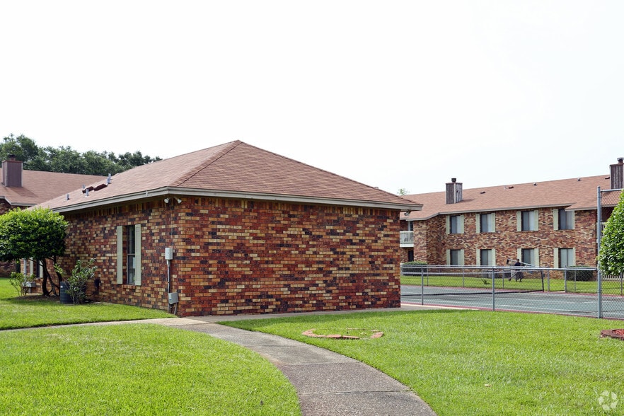 Building Photo - Briarwood Condominiums