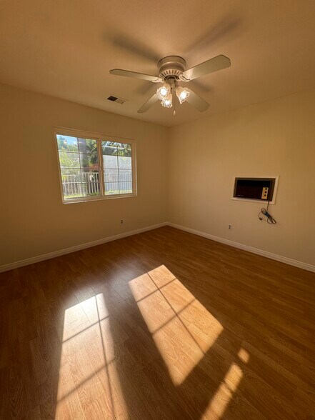 Building Photo - 1725 Hillcrest Ln