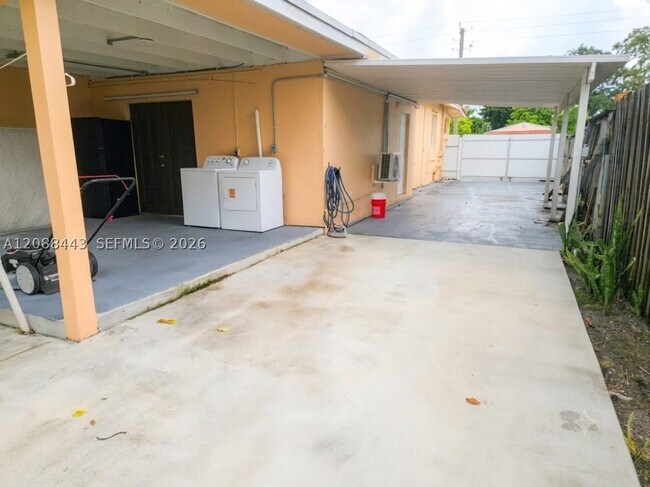 Building Photo - 325 SW 63rd Ave