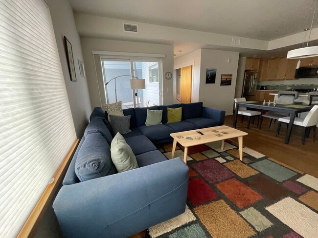 Building Photo - Louisville Town-Home Near Downtown!