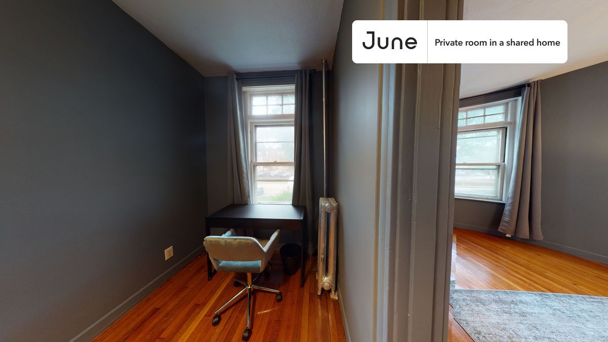 Building Photo - Private bedroom in 3 bed/1 bath Home