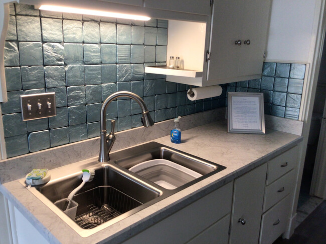 SINK & BACKSPLASH - 35 Park Pl