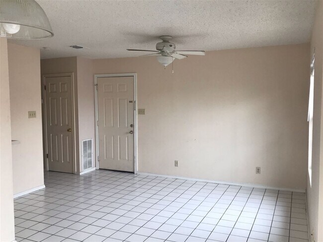 Building Photo - 201 Martingale