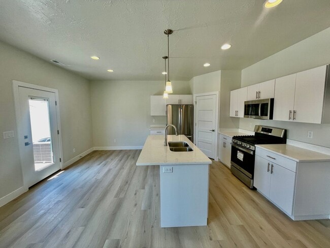 Building Photo - 632 Elmbrook