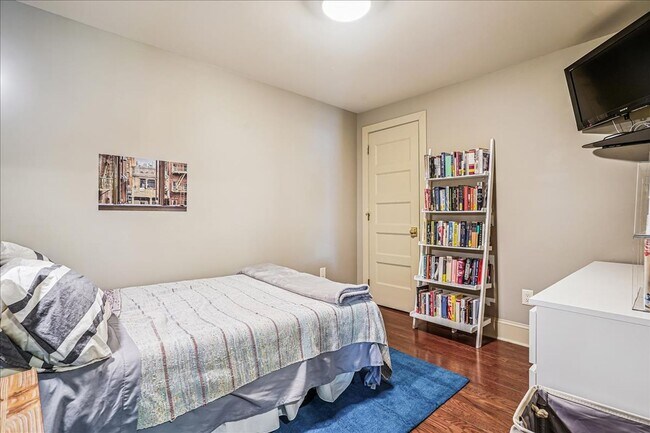 Building Photo - Great Luxury 3 Bedroom 2 Bath on H st NE! Offering half month free rent with a 12 month lease