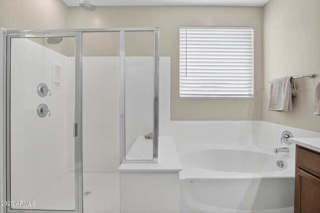 Building Photo - 3405 S 183rd Dr