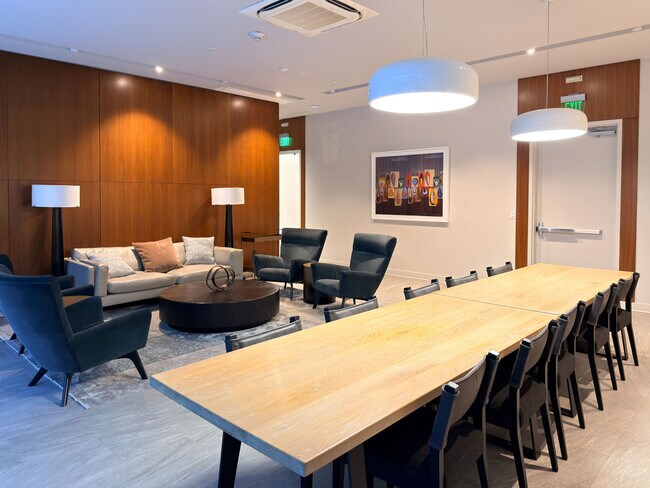 Building Photo - 1688 Pine St