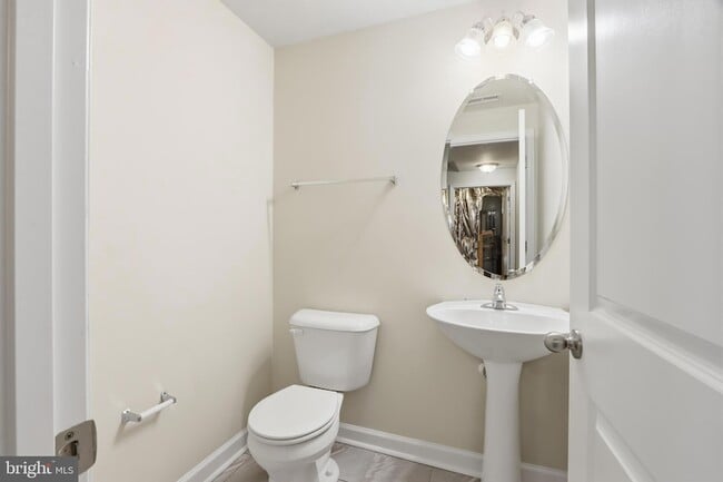 Building Photo - 410 Thelma Rd