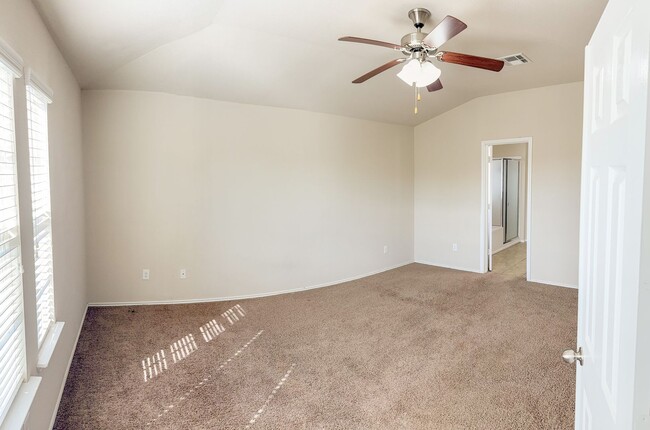 Building Photo - Available NOW!!!! Lovely 2 story home located in  Killeen, minutes from Ft. Cavazos, Hospitals an...