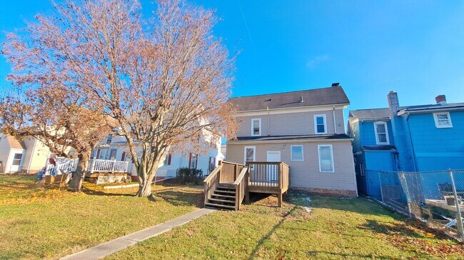 Building Photo - 523-523 1/2 Frederick Street