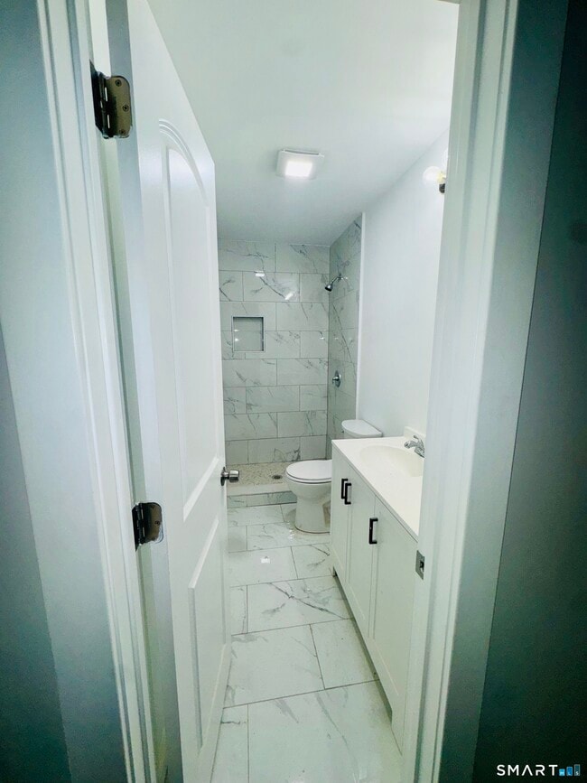 Building Photo - 1415 Stratford Ave