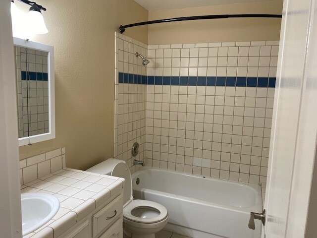 Building Photo - 9912 Vanessa Ave