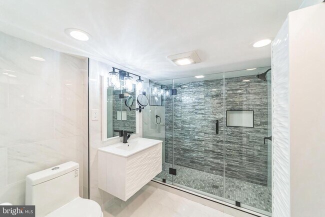 Building Photo - 23 E Elm St