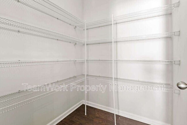 Building Photo - 454 Zenith Blvd