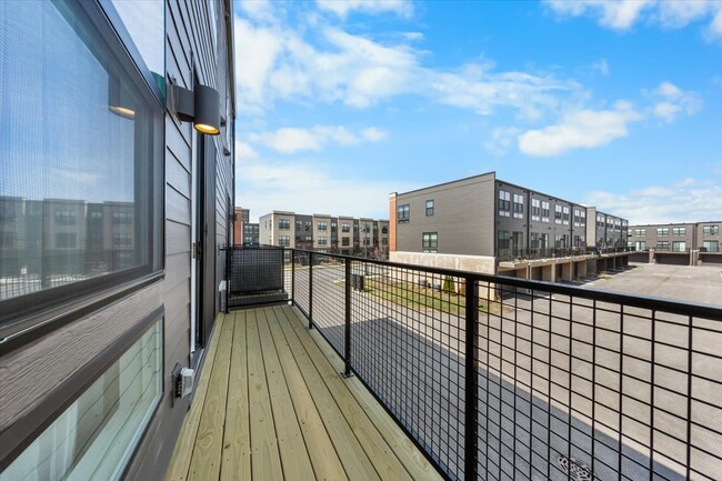 Building Photo - 2217 Venture Dr