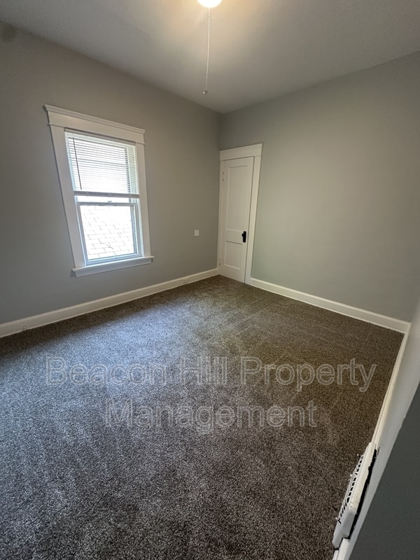Building Photo - 3585 E 129th St