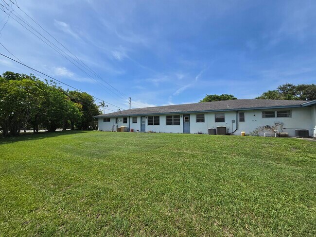Building Photo - 800 Ibis Way