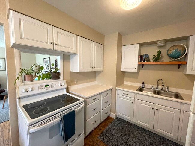 Building Photo - Lovely Home in St Johns with Fenced Yard, ...
