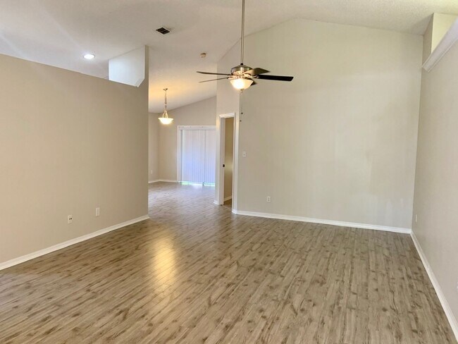 Building Photo - Longwood - 3 Bedroom, 2 Bathroom - $2,325.00