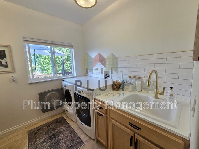 Building Photo - 15660 Sara Jo Ln