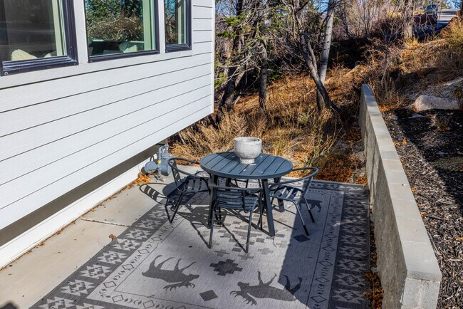 Building Photo - 255 Matterhorn Dr