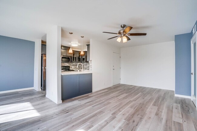 Living room - 524 Venice Way