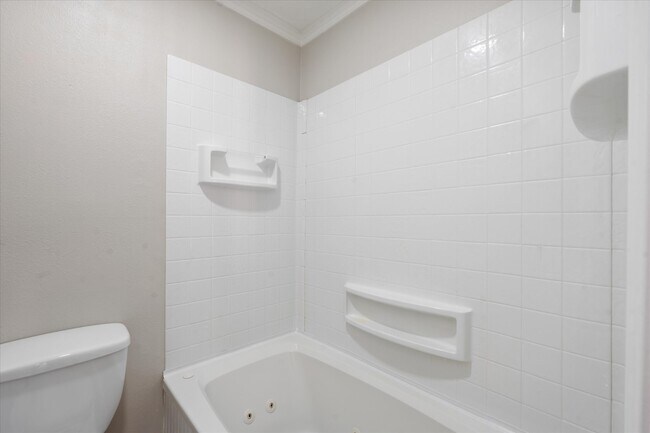 Building Photo - 16106 New Field Dr