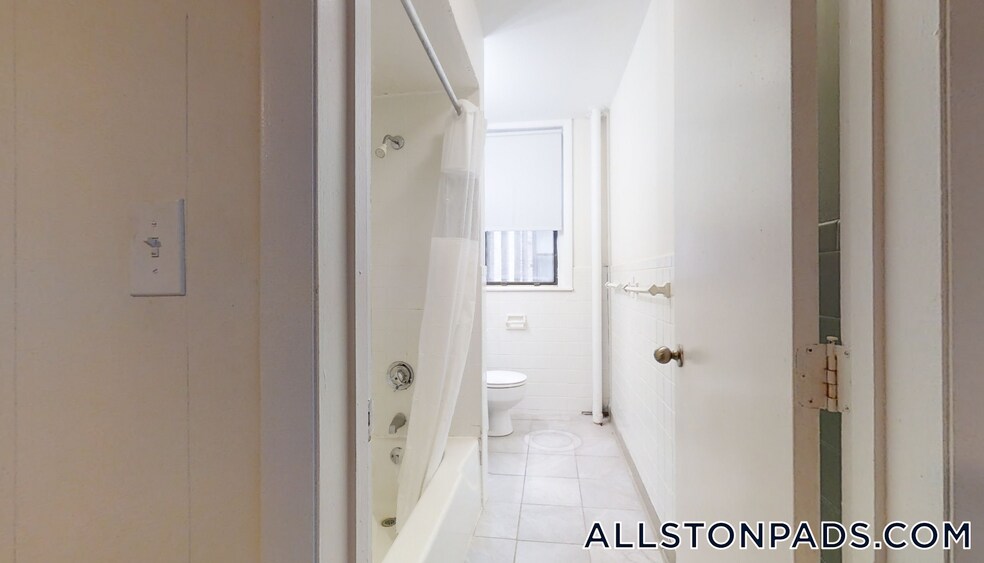 Building Photo - 1131 Commonwealth Ave