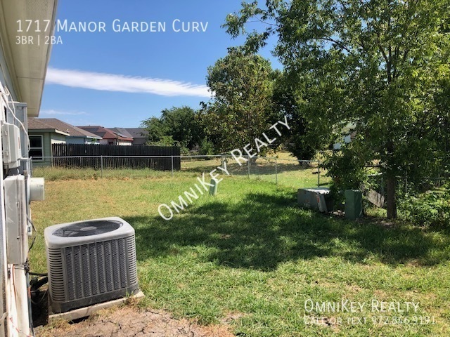 Building Photo - 1717 Manor Garden Curve