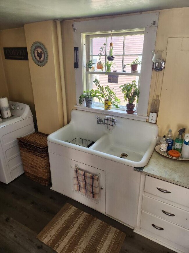 Kitchen - 35 Holyoke St