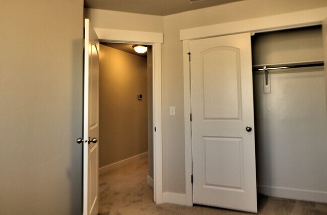 Building Photo - 16347 S Piston Ln