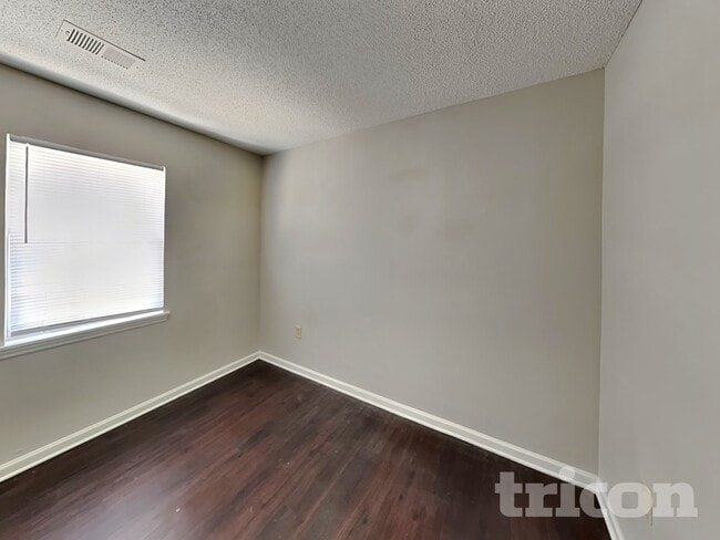 Building Photo - 11622 Calgary Dr