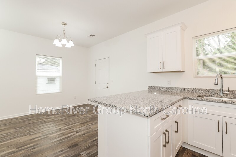 Building Photo - 830 Graylyn Dr