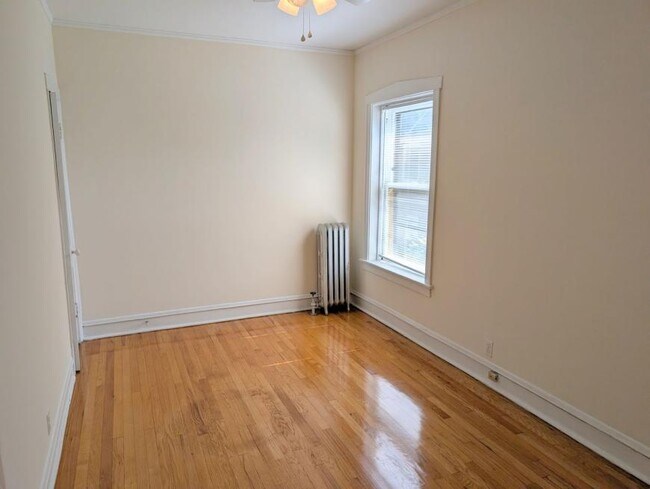 Building Photo - 1 bedroom in Evanston IL 60202