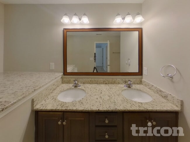 Building Photo - 108 Dalston Rd