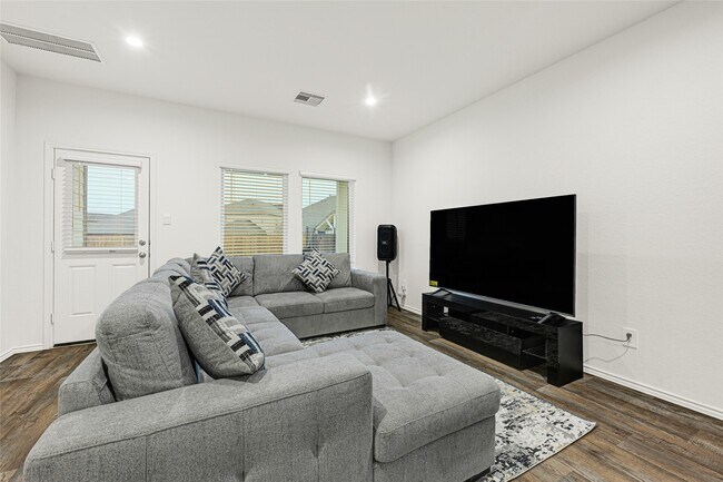 Building Photo - 31203 Heddington Ln