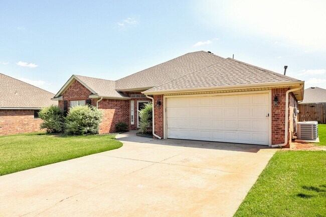 Building Photo - Spacious 4-Bedroom Home with Modern Upgrad...