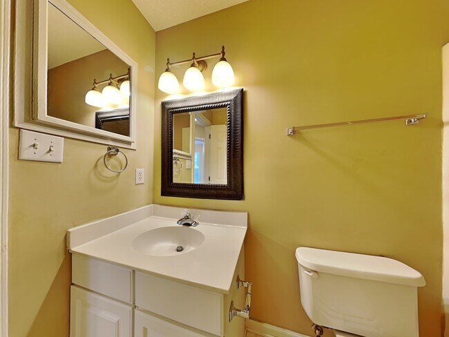 Building Photo - 9021 Cinnabay Dr