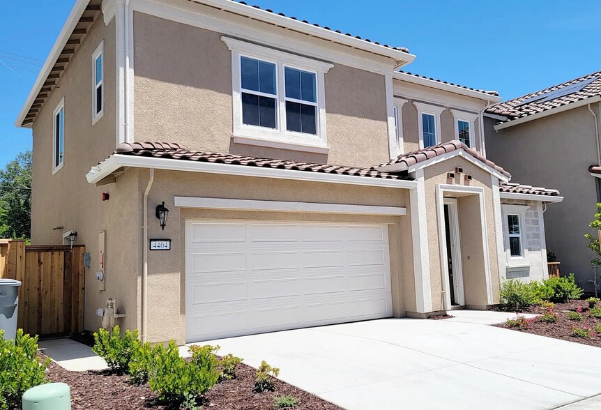 Building Photo - 4404 Sierra Pine Way